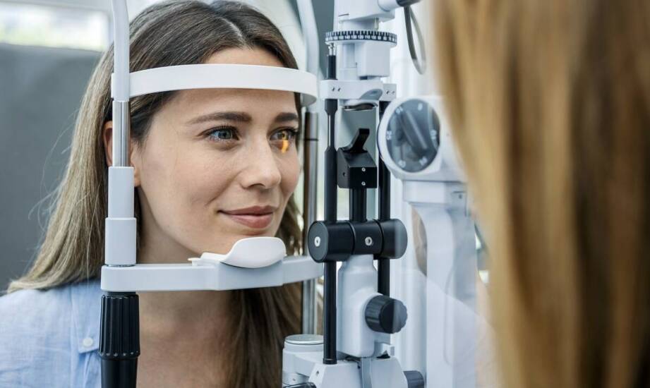 Jakie są etapy przygotowania do operacji zaćmy w trybie prywatnym?