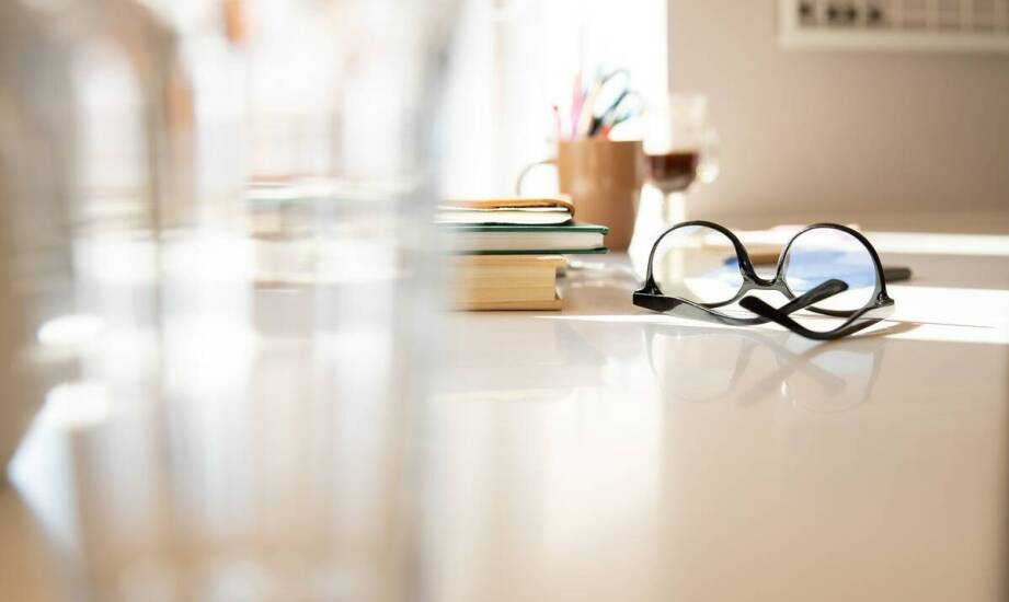 Jakie rodzaje okularów korekcyjnych sprawdzą się w pracy biurowej?