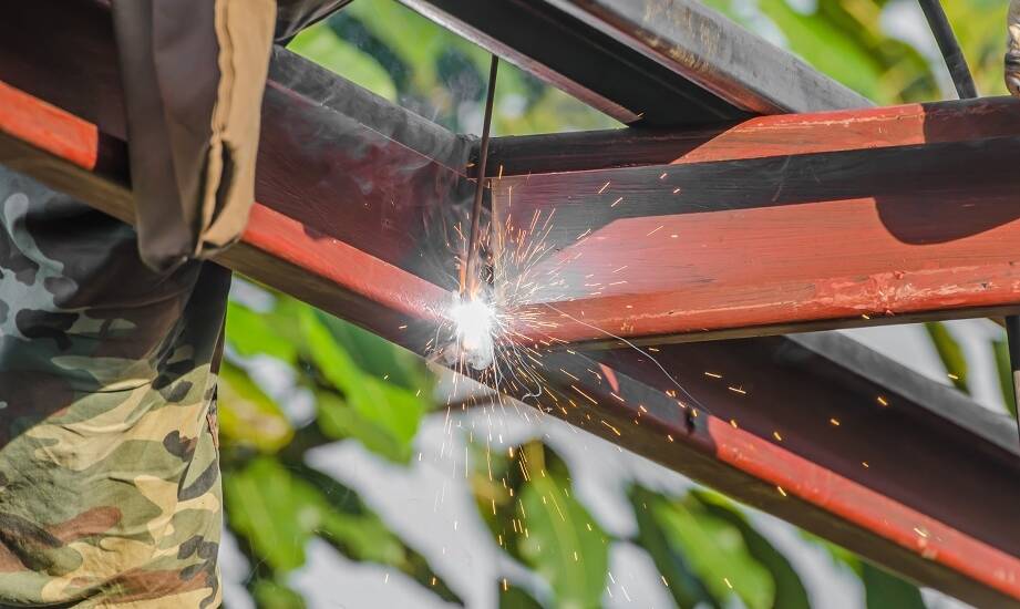 Rola precyzyjnego spawania w produkcji konstrukcji stalowych wysokiej jakości