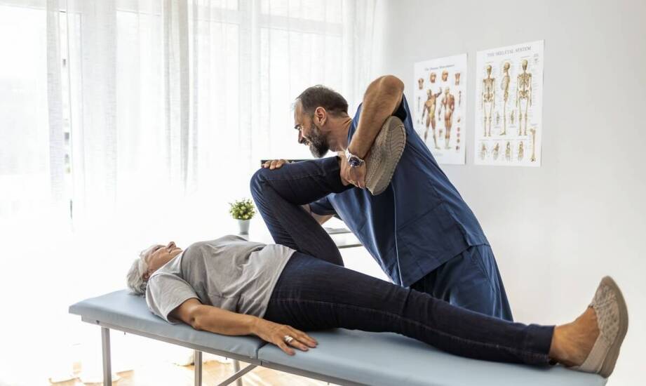 Dlaczego warto korzystać z domowych wizyt fizjoterapeuty po zabiegach chirurgicznych?