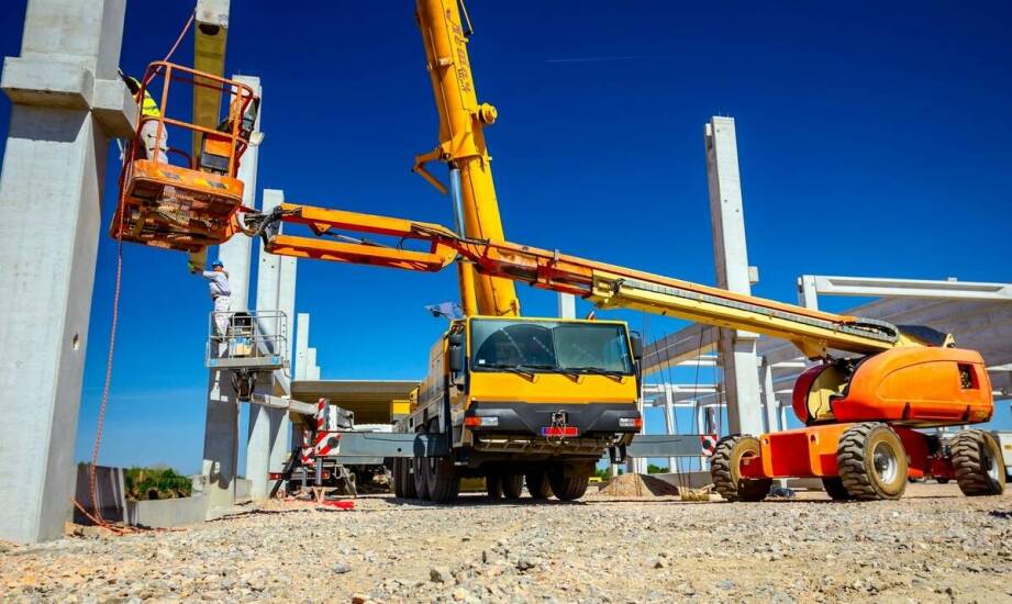Wynajem samochodowych dźwigów a optymalizacja projektów infrastrukturalnych