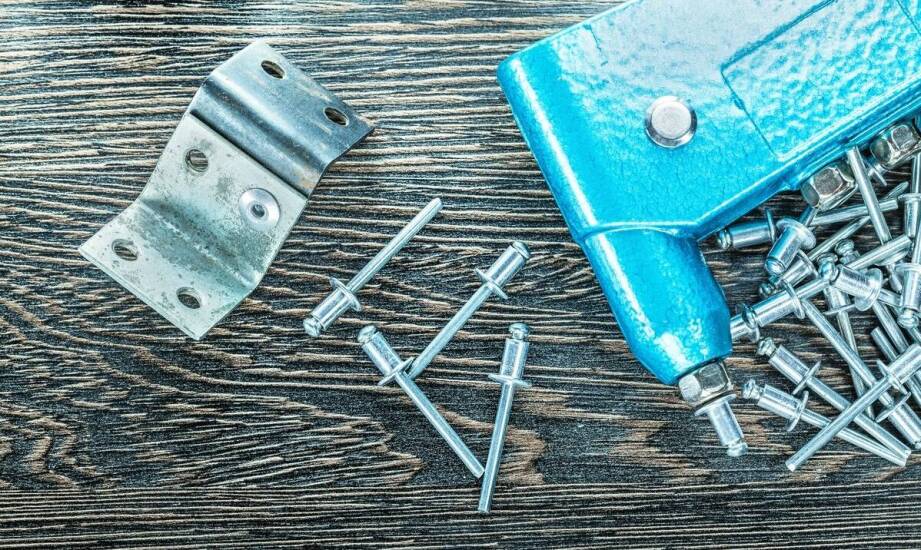 Jakie akcesoria są niezbędne podczas renowacji klasycznych modeli Jawy?