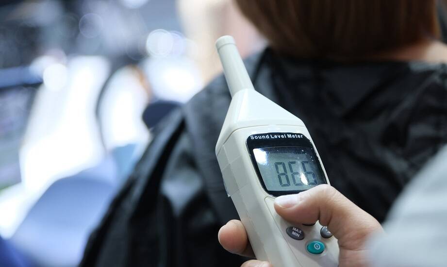 Jak mierniki poziomu dźwięku wspierają edukację w zakresie ochrony słuchu?