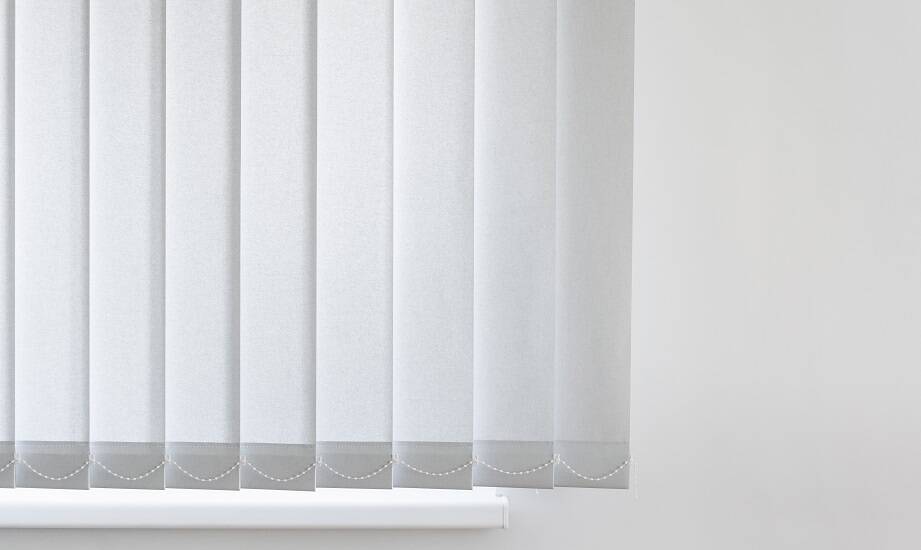 Czyszczenie żaluzji pionowych – jak specjaliści zapewniają najwyższą jakość usług?