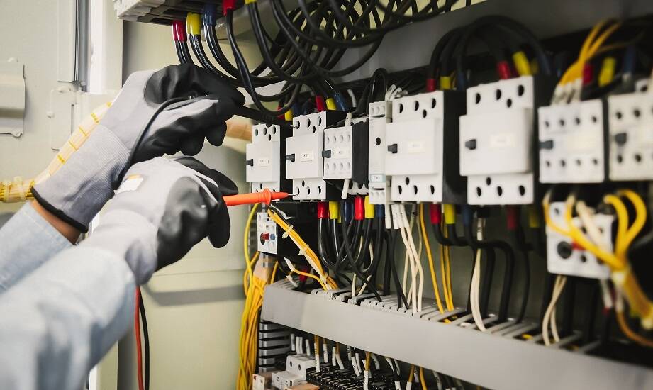 Znaczenie dokumentacji z przeglądów instalacji elektrycznych dla zarządzania budynkiem