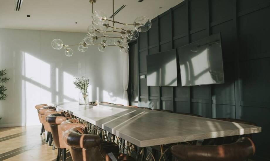 Praktyczne porady dotyczące wynajmu konferencyjnych sal w Warszawie