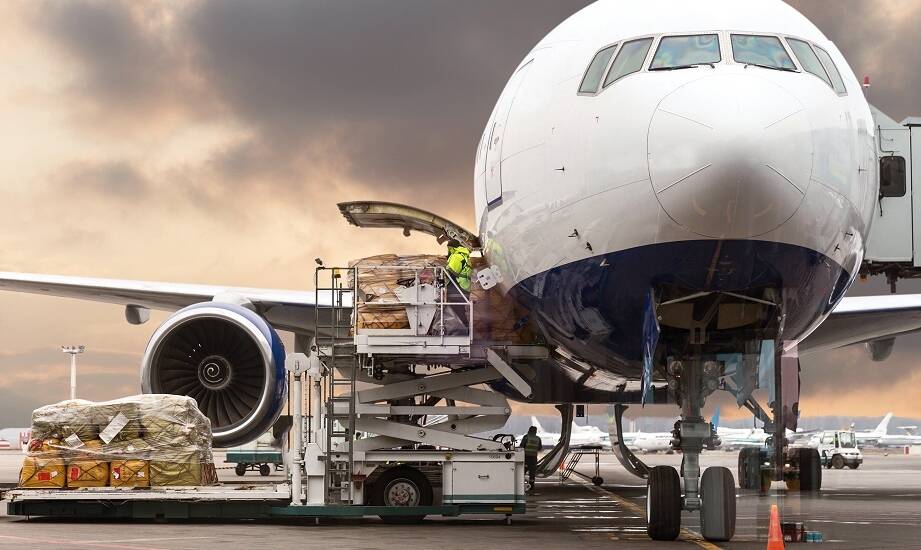 W jaki sposób celna agencja optymalizuje koszty lotniczego transportu?