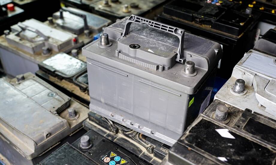 Jak odbiór zużytych akumulatorów wspiera ekologiczną politykę przedsiębiorstw?