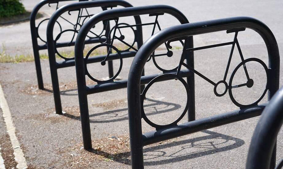 Personalizacja stojaków na rowery z 5 stanowiskami – co można dostosować?
