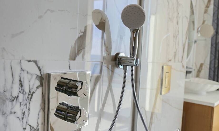 Zalety montażu baterii Ferro w nowoczesnych łazienkach.