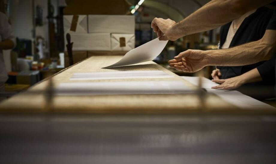 Poradnik: jak dbać o historyczne okna odwzorowane na wymiar, aby służyły przez lata