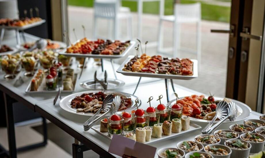 Catering w Biłgoraju: Wybór mięsnych i wegetariańskich potraw dla zróżnicowanego menu