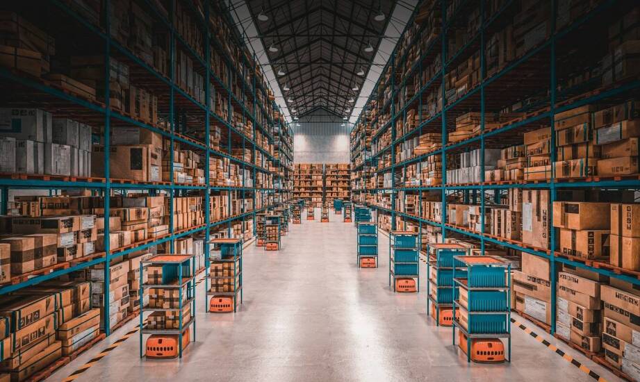 Jak wynajem magazynowych kontenerów wpływa na redukcję kosztów operacyjnych?