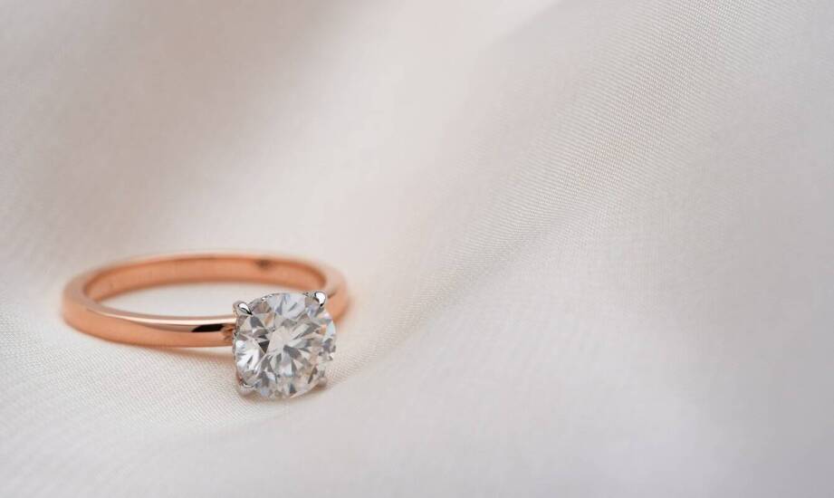 Jak dobrać pierścionek z laboratoryjnym diamentem do stylu narzeczonej?