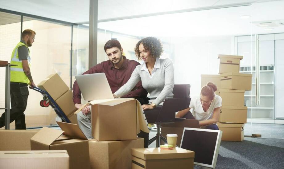 Jak VZSTrans organizuje przeprowadzki biur przy zachowaniu najwyższych standardów bezpieczeństwa?