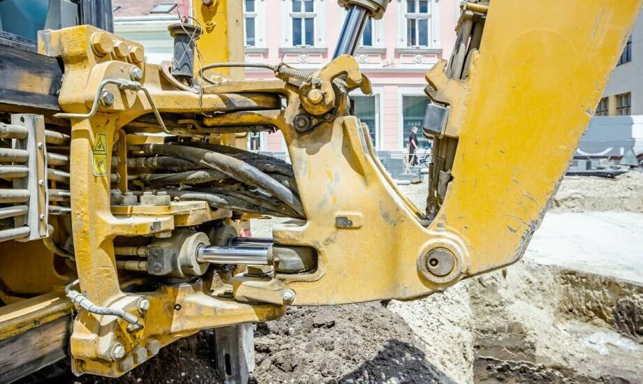 Kluczowe komponenty budowlanych maszyn – jak je sprawdzać?