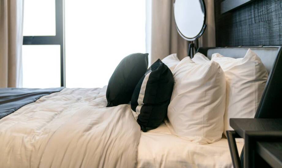 Dmuchane łóżko – idealne rozwiązanie dla miłośników elastycznych przestrzeni mieszkalnych