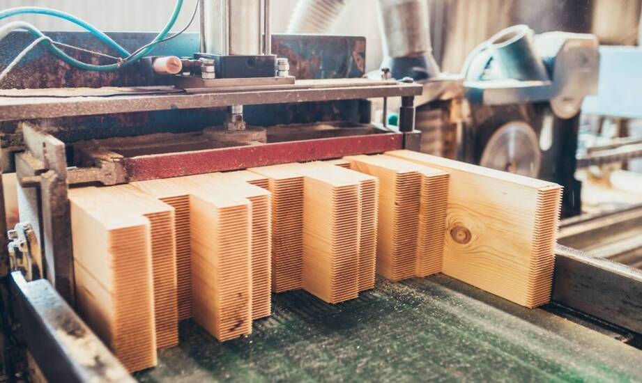 Rola nowoczesnych zgrzewarek do pił taśmowych w produkcji w tartaku w Opolu