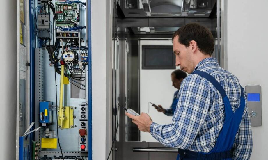 Nowoczesne technologie w serwisie wind – innowacje i korzyści