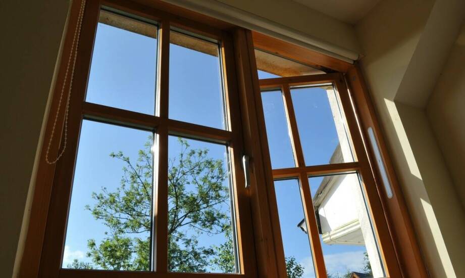 Jakie są różnice między drewnianymi oknami a drewniano-aluminiowymi?