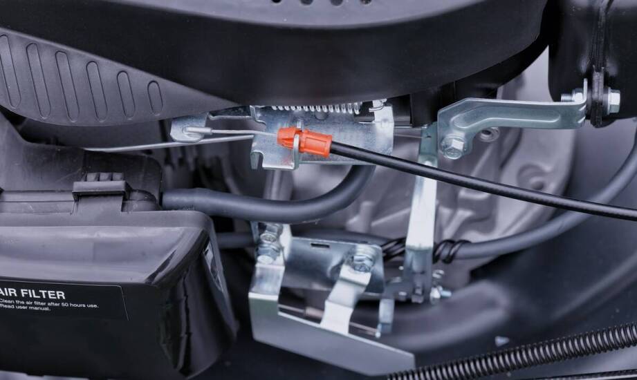 Jak trójfazowy silnik wpływa na trwałość tnących narzędzi w kosach?