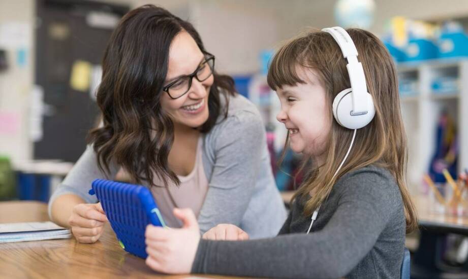 Jak EEG Biofeedback wspomaga terapię jąkania u dzieci?