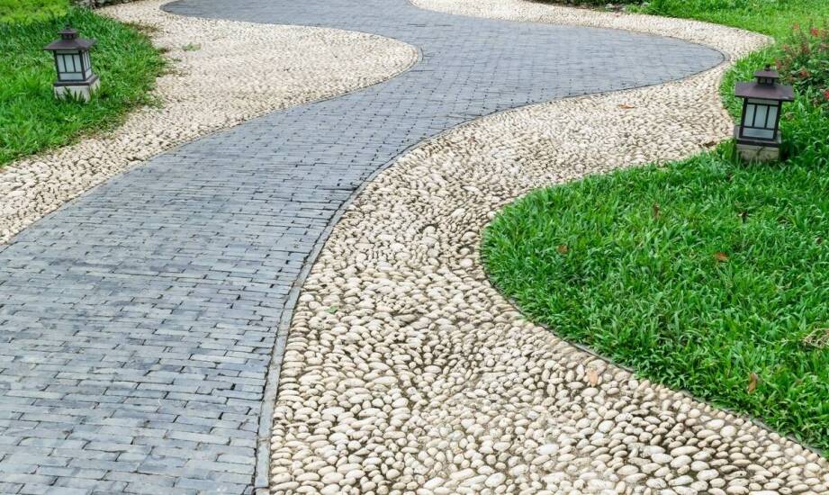 Jak skutecznie zabezpieczyć brukową kostkę przed mechanicznymi uszkodzeniami?