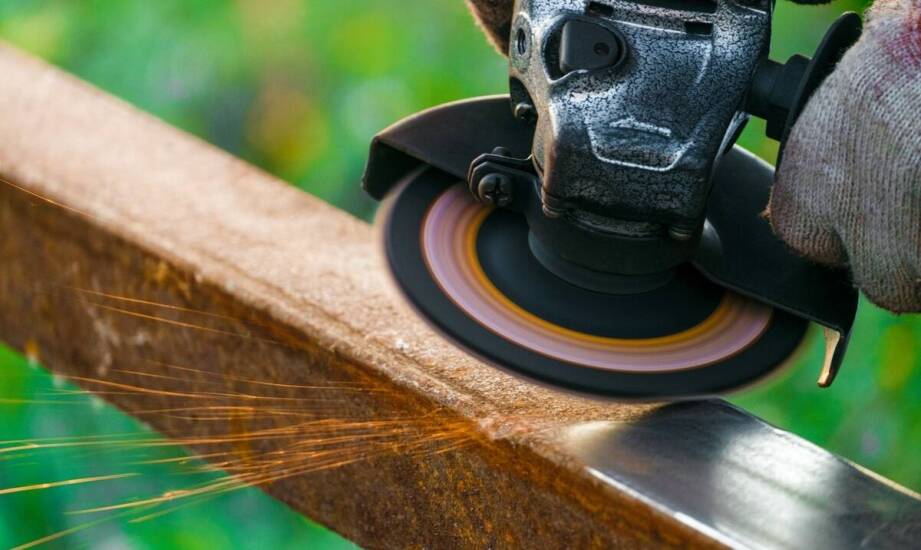 Jak tarcza ścierna z włókniny wspiera nowoczesne technologie produkcyjne?