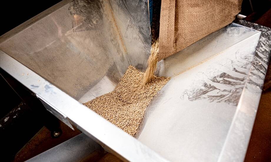 Kubełkowe podajniki jako niezbędne urządzenia w nowoczesnym rolnictwie