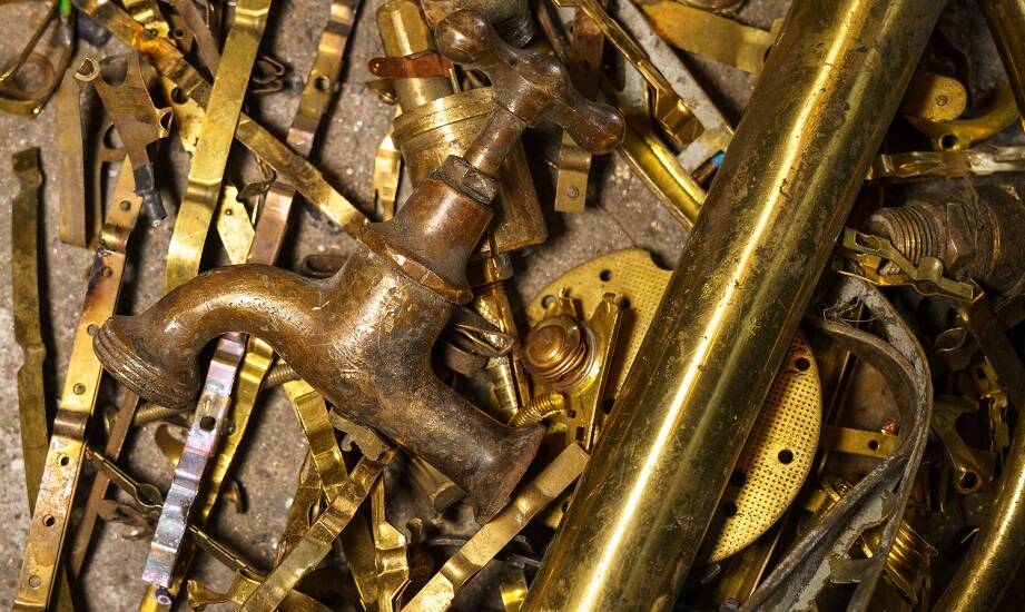 Dlaczego warto oddawać mosiądz i brąz do skupu metali kolorowych?