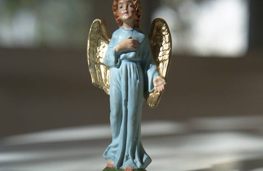 Stojące anioły witrażowe jako wyjątkowa ozdoba wnętrza