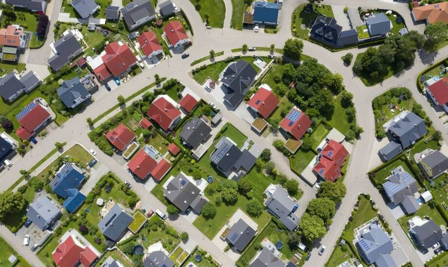 Czym różnią się mieszkania w Mońkach od ofert w innych miastach?