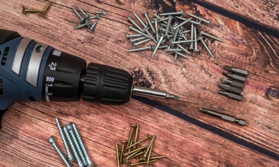 Akcesoria montażowe do ogrodzeniowych paneli – co warto wiedzieć?