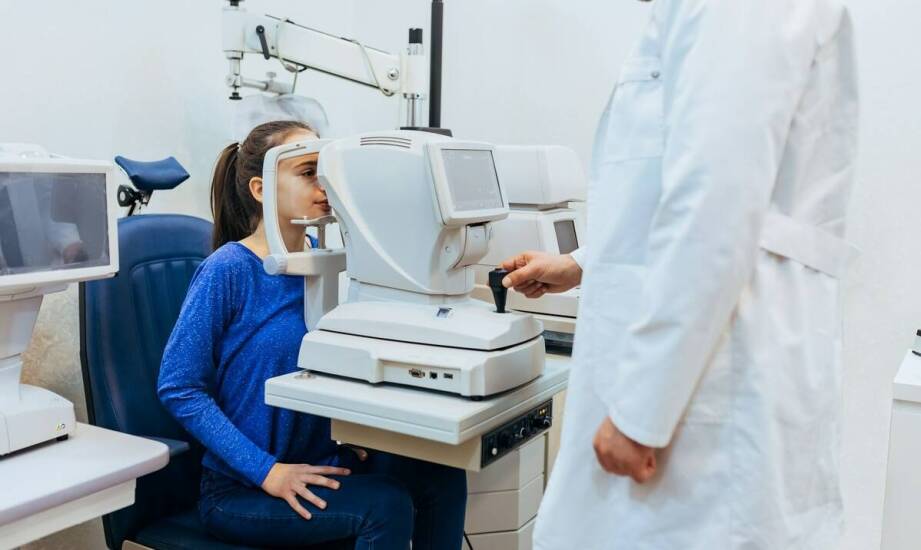 Jak optyk wspiera zdrowie oczu poprzez precyzyjną diagnostykę?