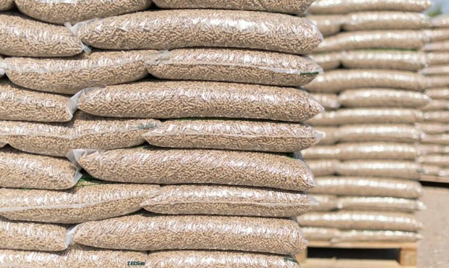 Ekologiczny pellet do kominka – jak cena odzwierciedla właściwości jego?