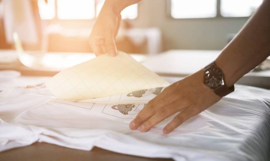 Korzyści z inwestowania w koszulki z własnym nadrukiem dla małych firm