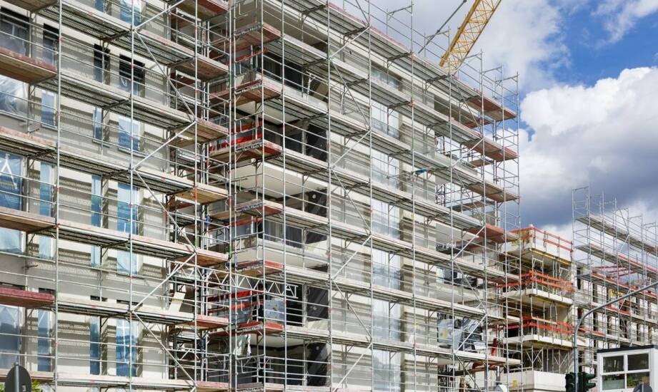 Elewacyjne rusztowania – idealne dla prac wykończeniowych w budownictwie