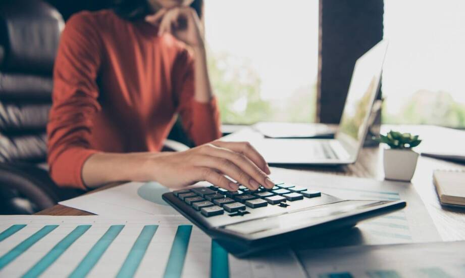 Jak prowadzenie pełnej księgowości wpływa na rozwój małych firm?