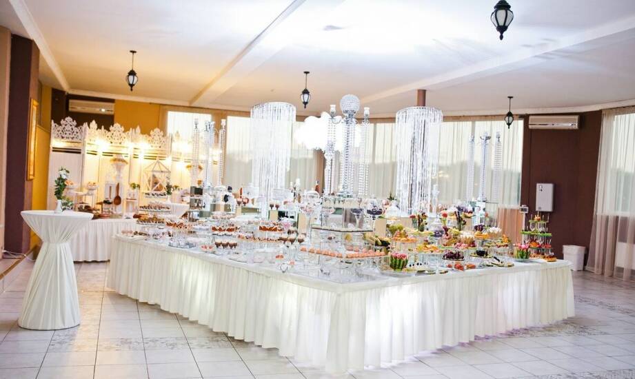 Jakie korzyści daje wynajem klimatyzowanej weselnej sali?