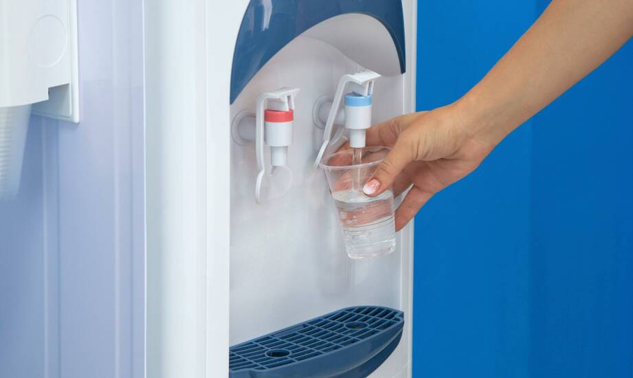 Wpływ czystej wody na jakość powietrza w biurze