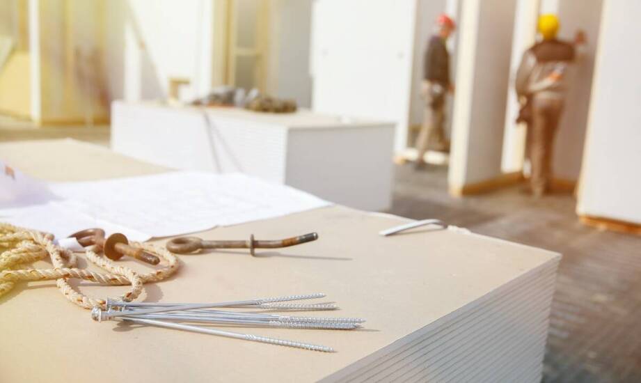 Posadzkowy styropian w ochronie budynków przed wilgocią i stratami ciepła