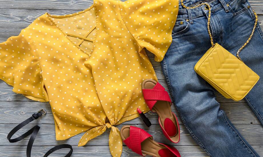 Przewodnik po modnych damskich T-shirtach do jeansów