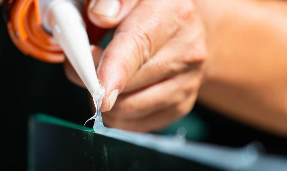 Innowacyjne technologie do klejenia plastiku