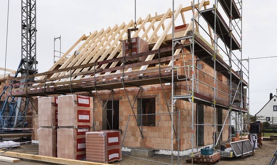 Jak planować harmonogram prac przy budowie domu?