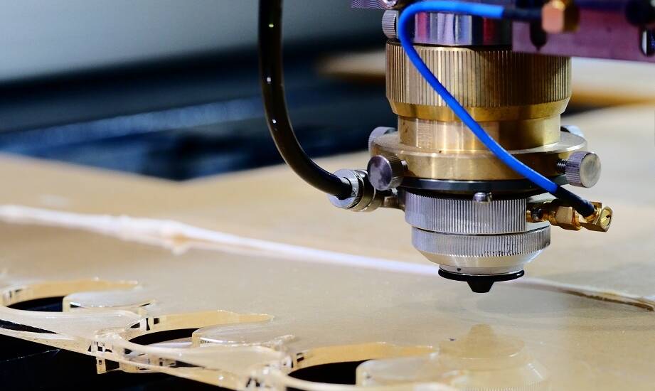 Jak technologia grawerowania na plexi zmienia podejście do projektowania materiałów promocyjnych?