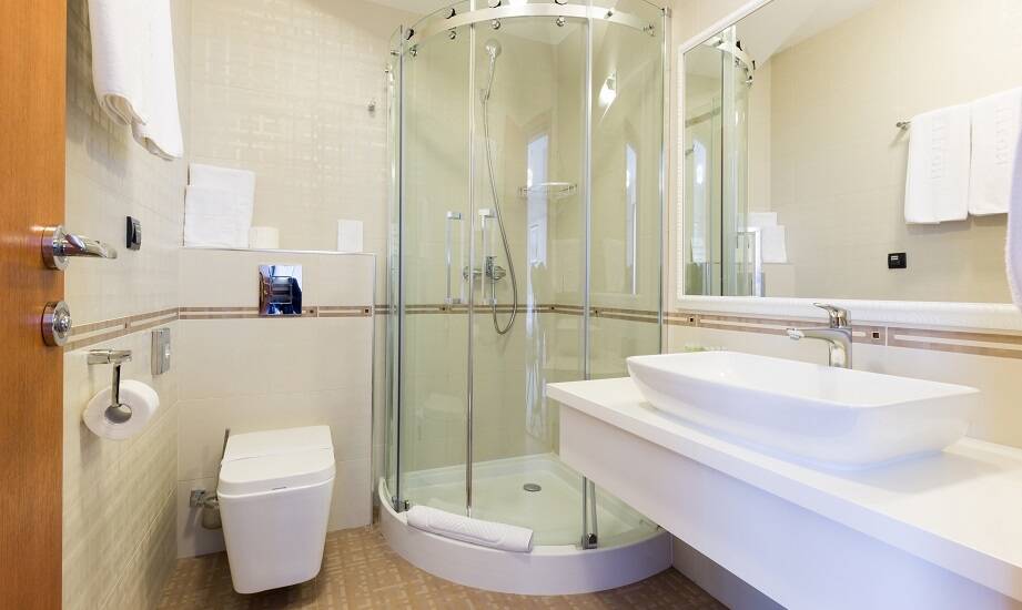 Jak dopasować kabinę prysznicową na wymiar do stylu w łazience?