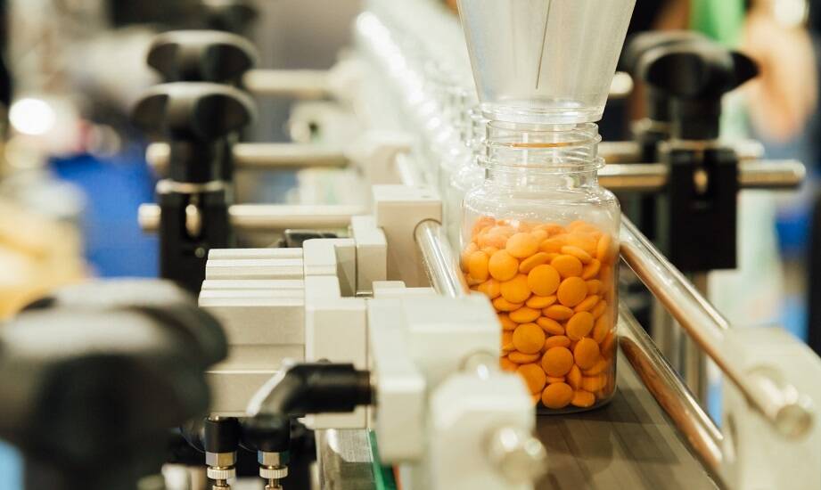 Znaczenie inwestycji w nowoczesne linie produkcyjne dla branży suplementów diety