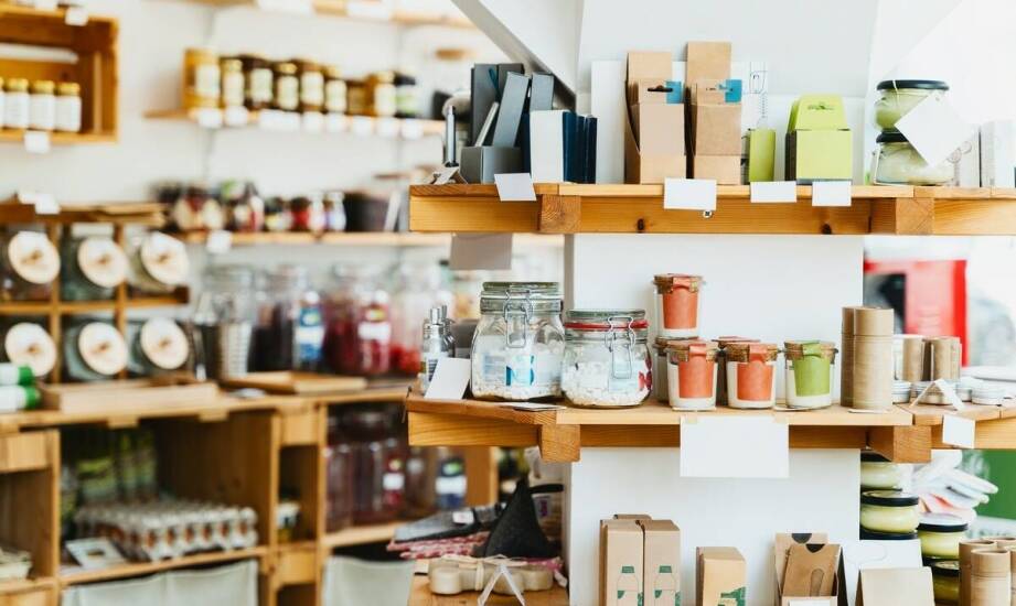 Jak sklepowe meble mogą zwiększyć efektywność przestrzeni handlowej?