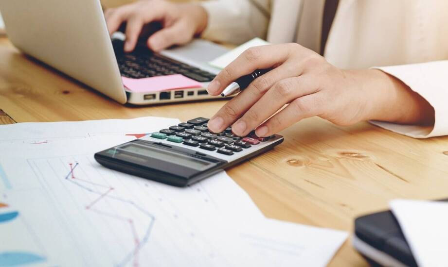 Jak skutecznie prowadzić uproszczoną księgowość dla małych firm?