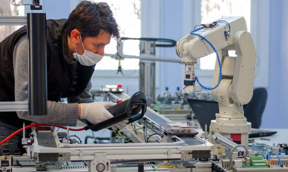 Jak rozwijać umiejętności w zakresie programowania współpracujących robotów?